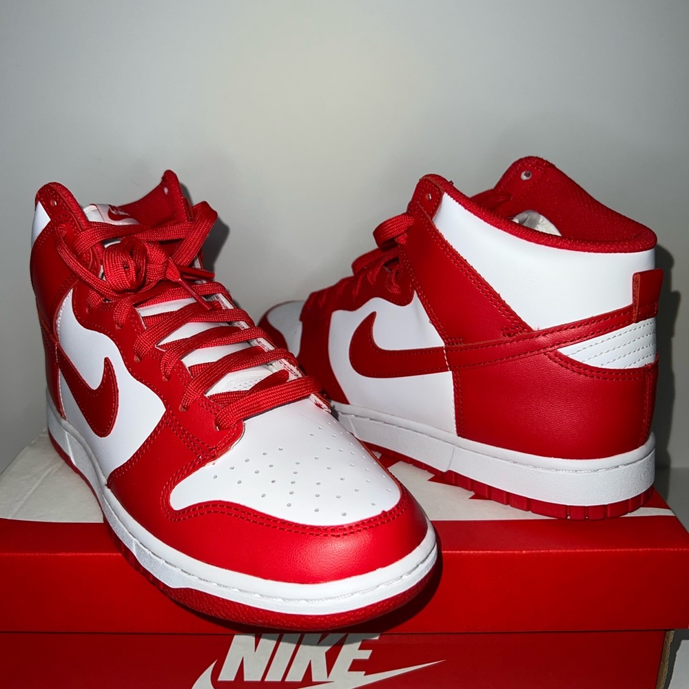 Nike high Dunk university red